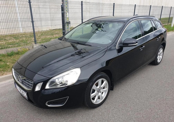 Volvo V60 cena 31909 przebieg: 250000, rok produkcji 2011 z Sieradz małe 301